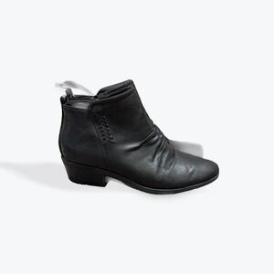 Baretraps Black‎ Leather Side Zip Ruched Ankle Boots Women Size 8.5
